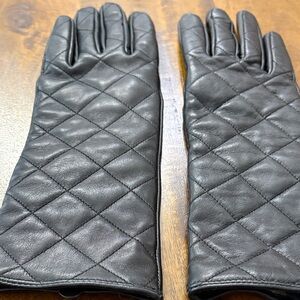 Etienne Aigner Black Quilted Leather Gloves -cashmere lined Excellent condition